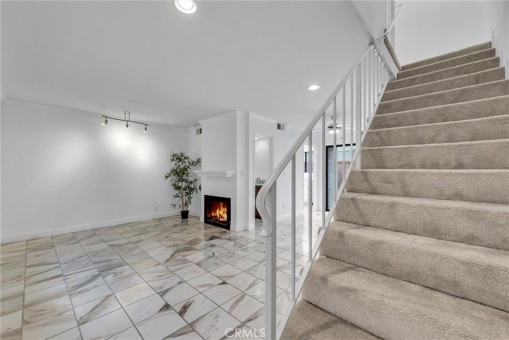 229 W Wilson Street 10