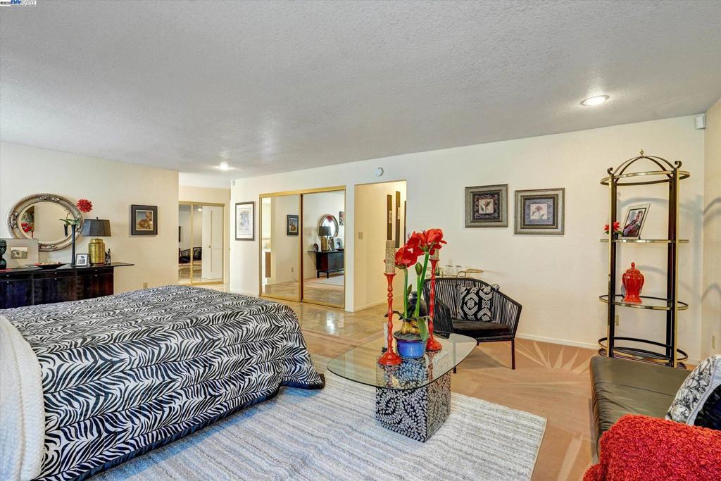 COLLEGE DISTRICT - Residential