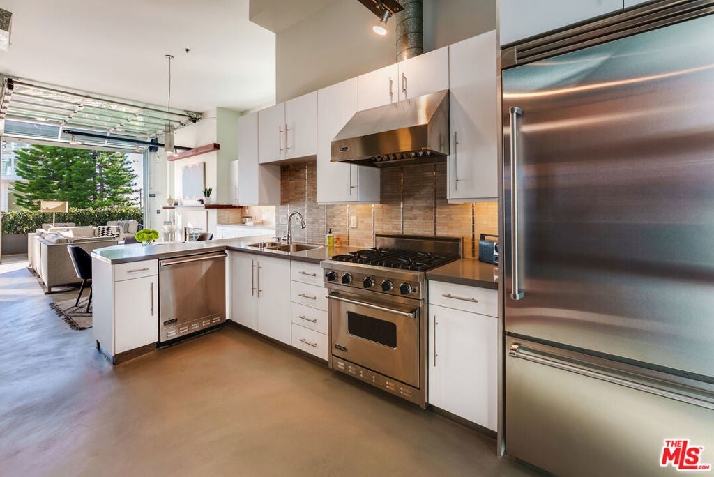 1152 N La Cienega Boulevard 201, West Hollywood CA 90069