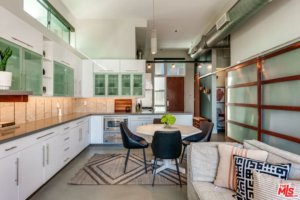 1152 N La Cienega Boulevard 201