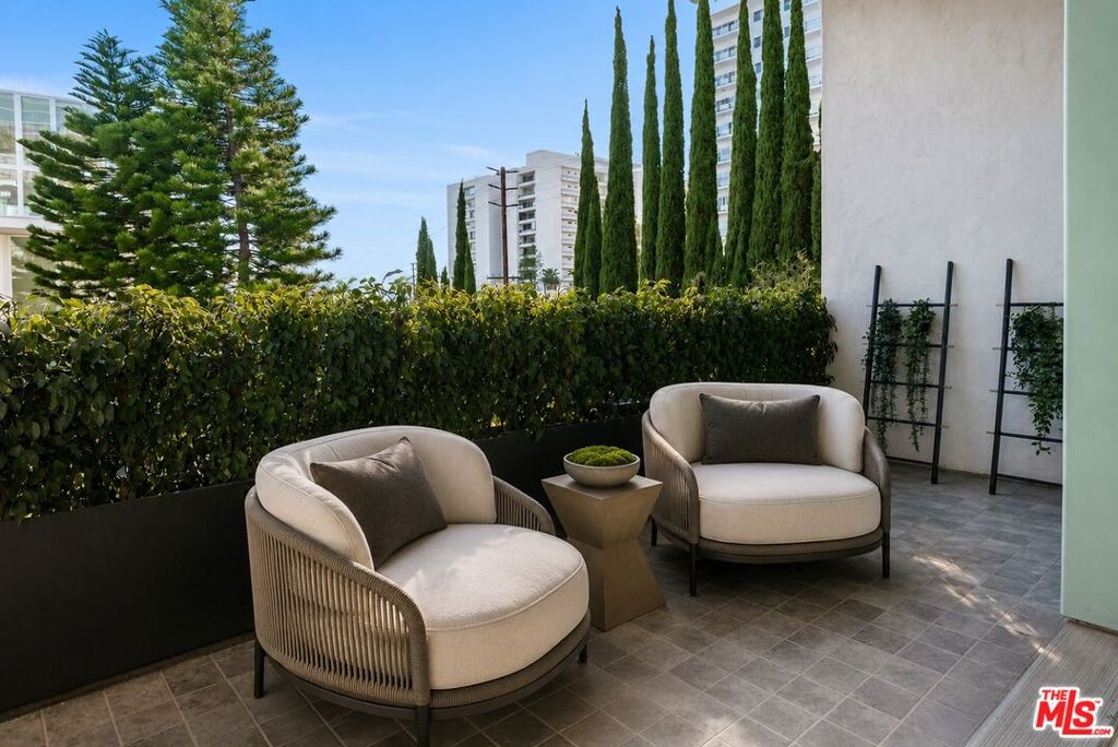 1152 N La Cienega Boulevard 201
