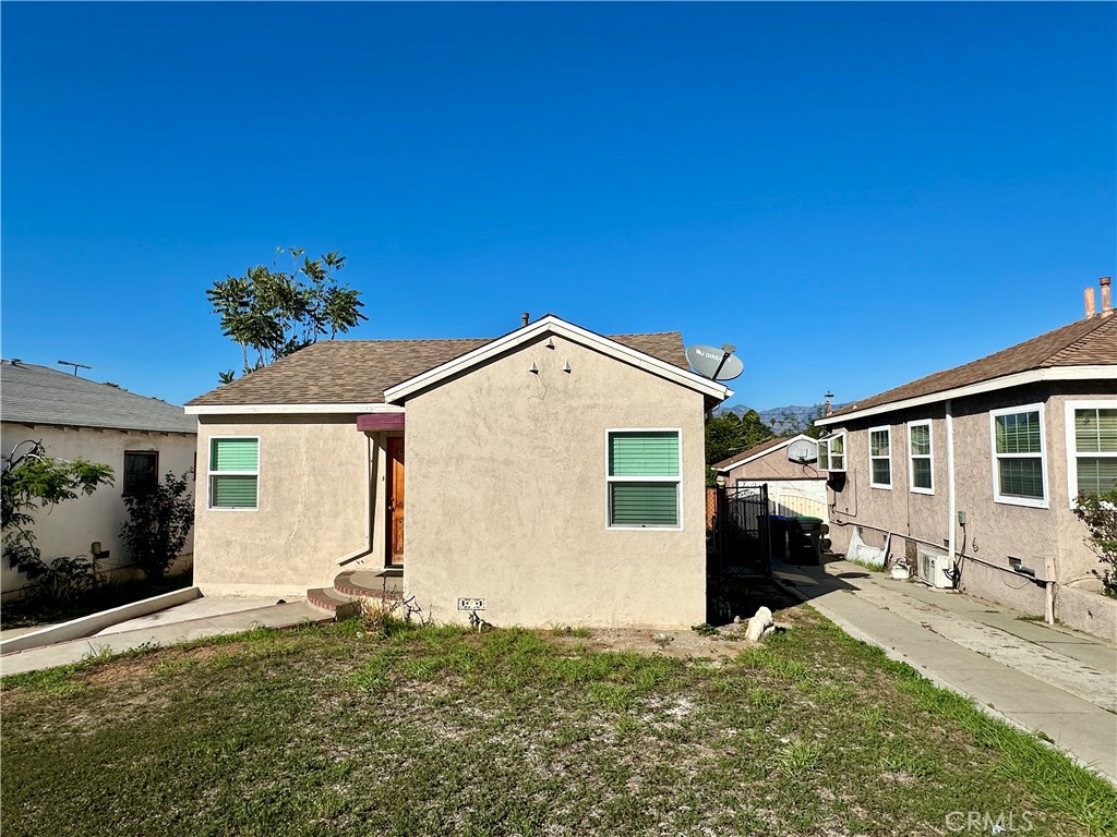 Main image without alt text