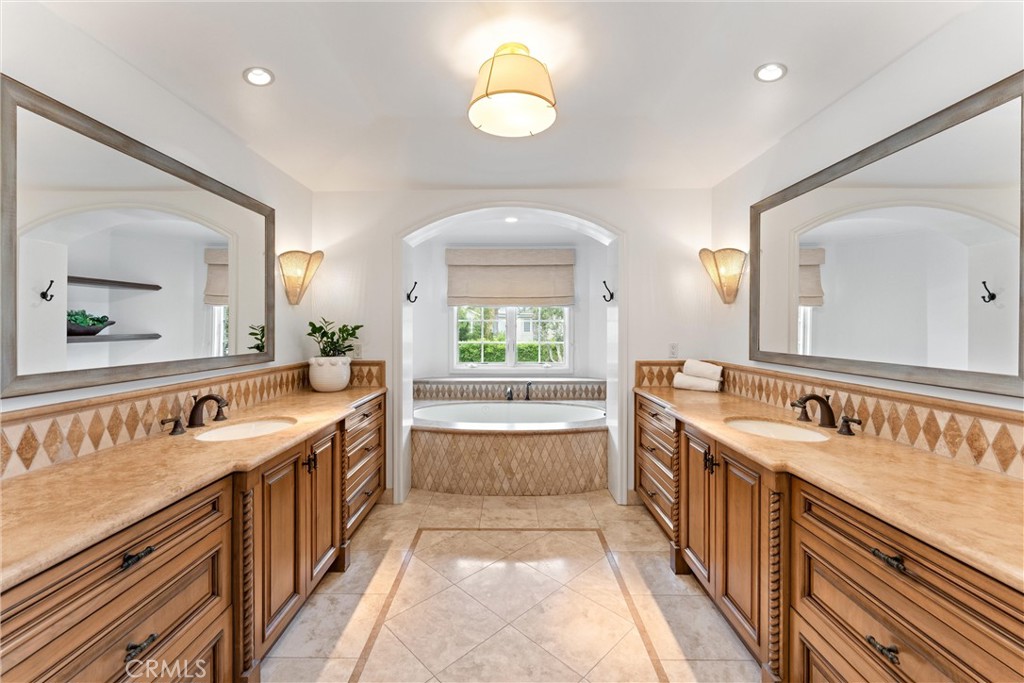 Huntington Beach, California, 92648, United States, 4 Bedrooms Bedrooms, ,4 BathroomsBathrooms,Residential,Active,2041783