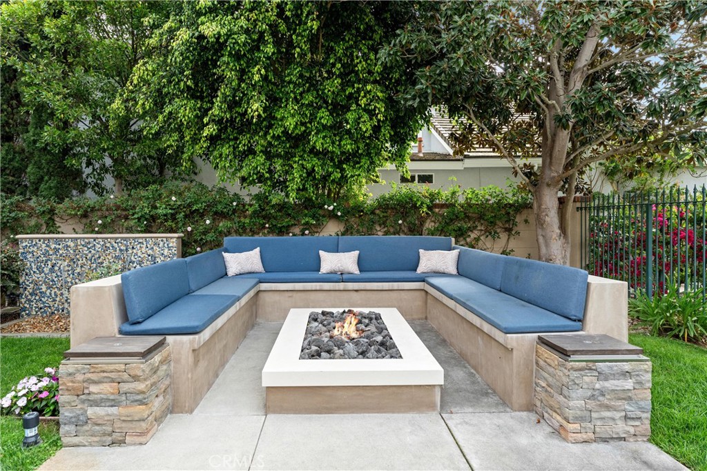 Huntington Beach, California, 92648, United States, 4 Bedrooms Bedrooms, ,4 BathroomsBathrooms,Residential,Active,2041783