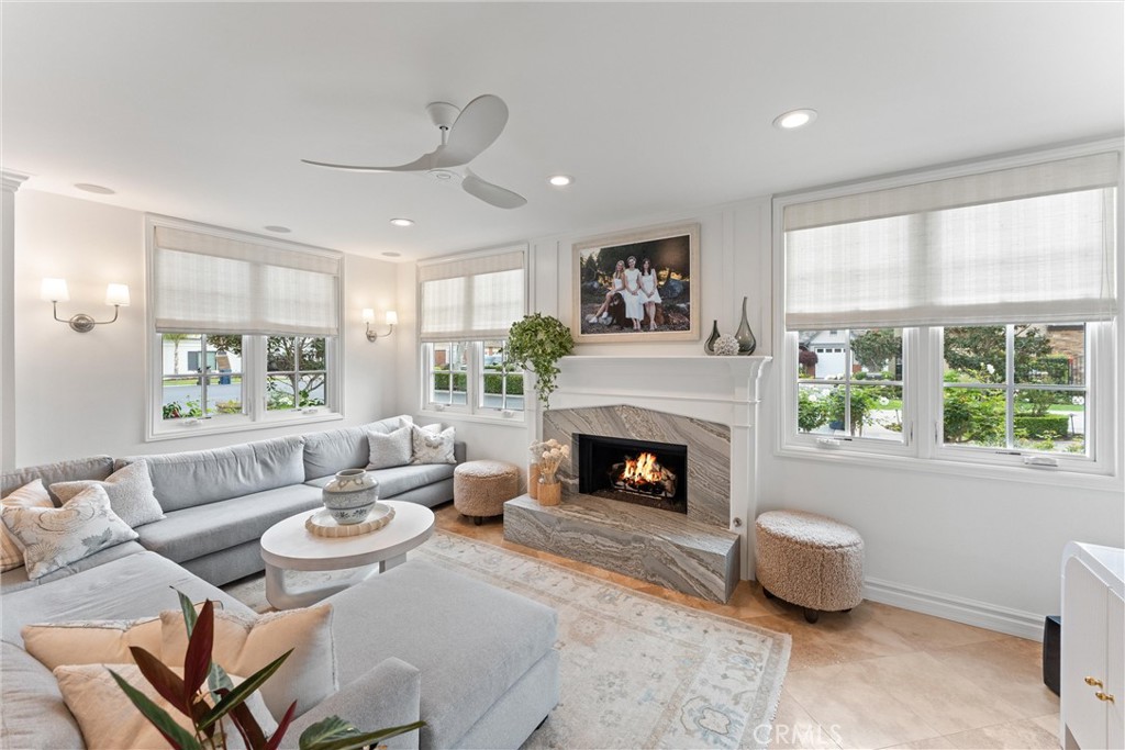 Huntington Beach, California, 92648, United States, 4 Bedrooms Bedrooms, ,4 BathroomsBathrooms,Residential,Active,2041783