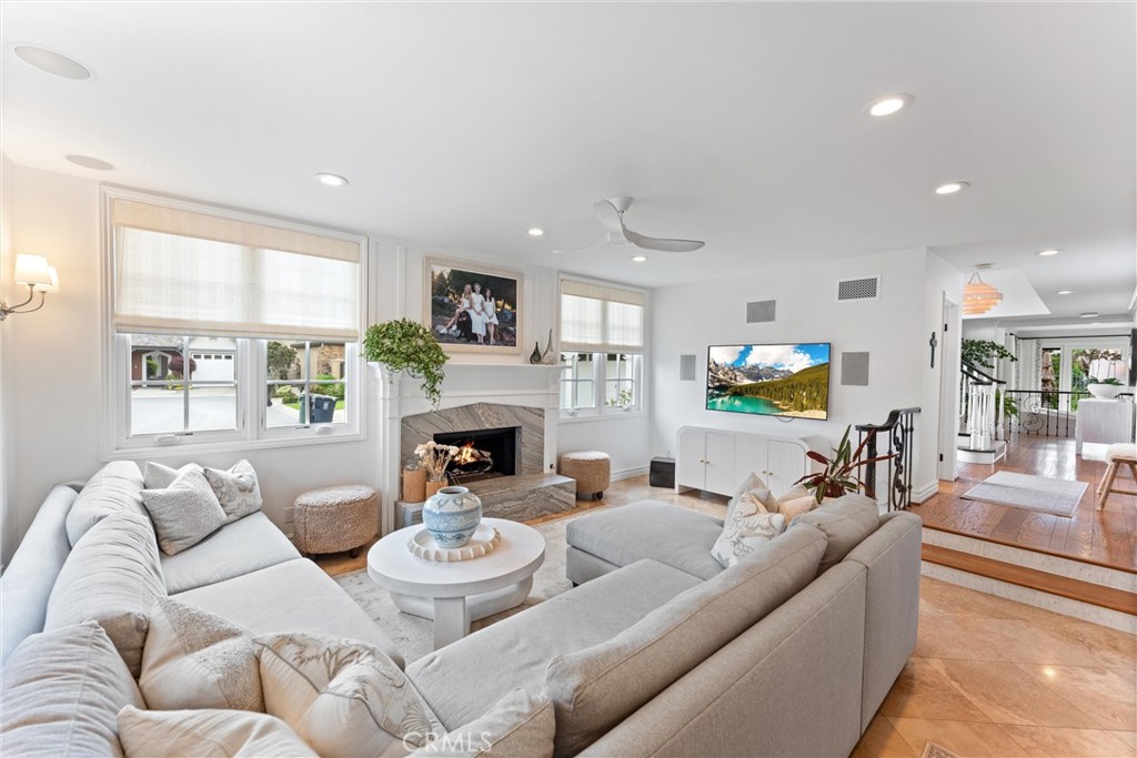Huntington Beach, California, 92648, United States, 4 Bedrooms Bedrooms, ,4 BathroomsBathrooms,Residential,Active,2041783