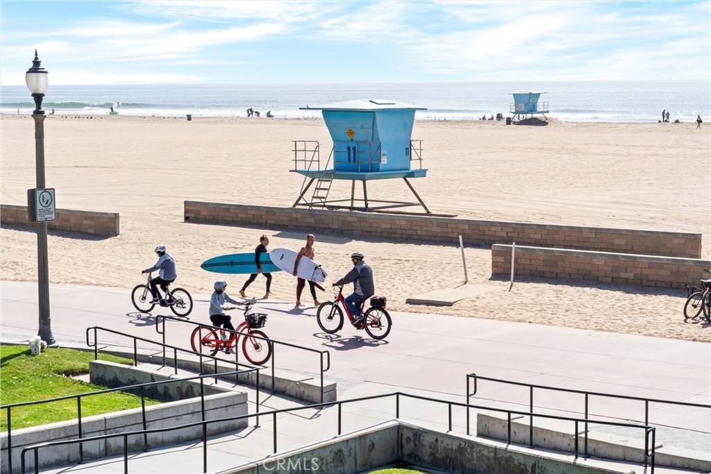 Huntington Beach, California, 92648, United States, 4 Bedrooms Bedrooms, ,4 BathroomsBathrooms,Residential,Active,2041783