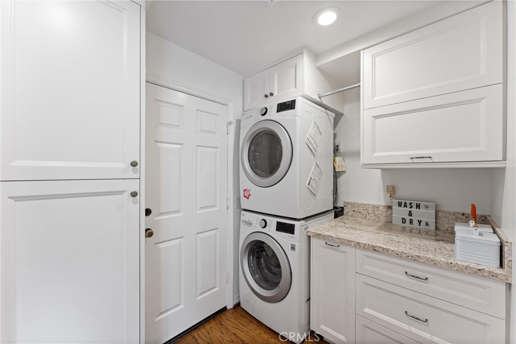 Huntington Beach, California, 92648, United States, 4 Bedrooms Bedrooms, ,4 BathroomsBathrooms,Residential,Active,2041783