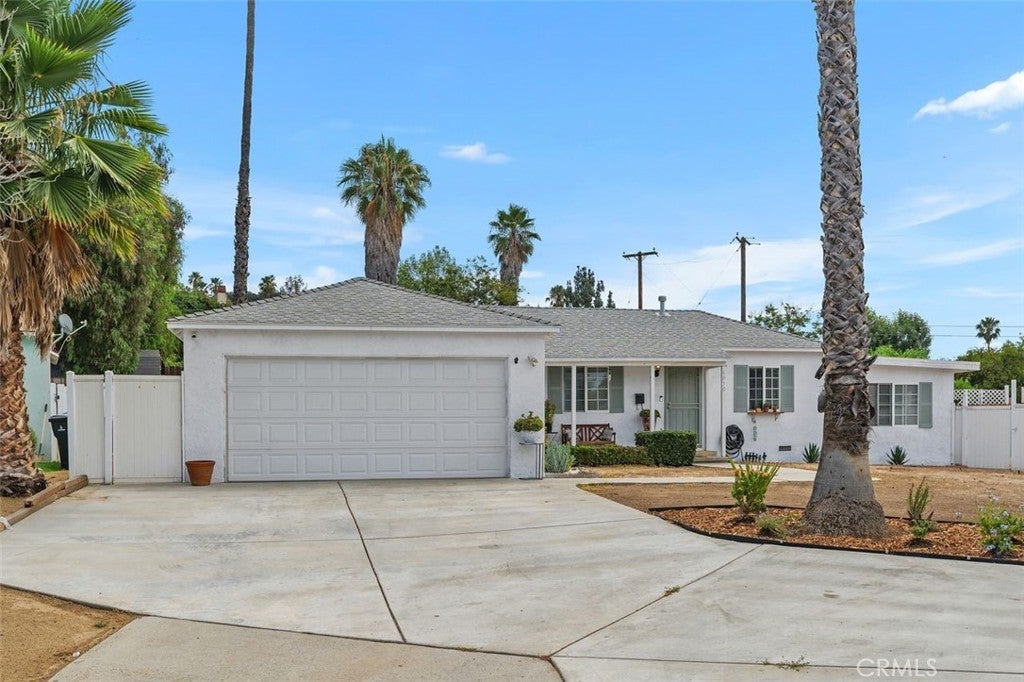6050 Colonial