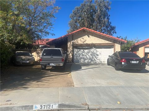 Photo of 37121 Casa Grande Ave, Palmdale, CA 93550 (MLS # SR25257331)