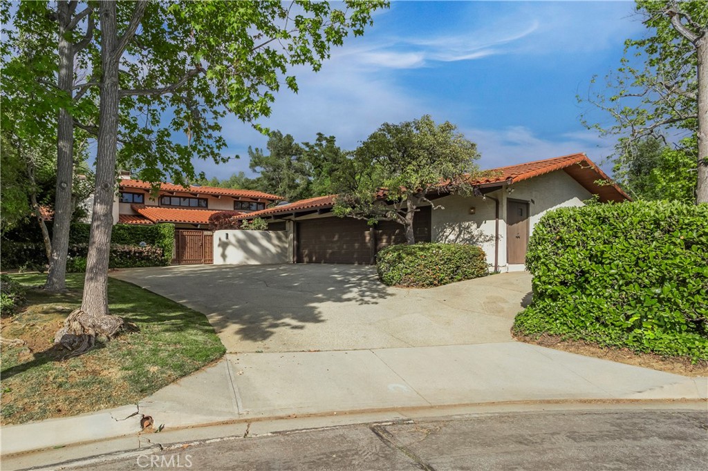 1340 Oak View Avenue