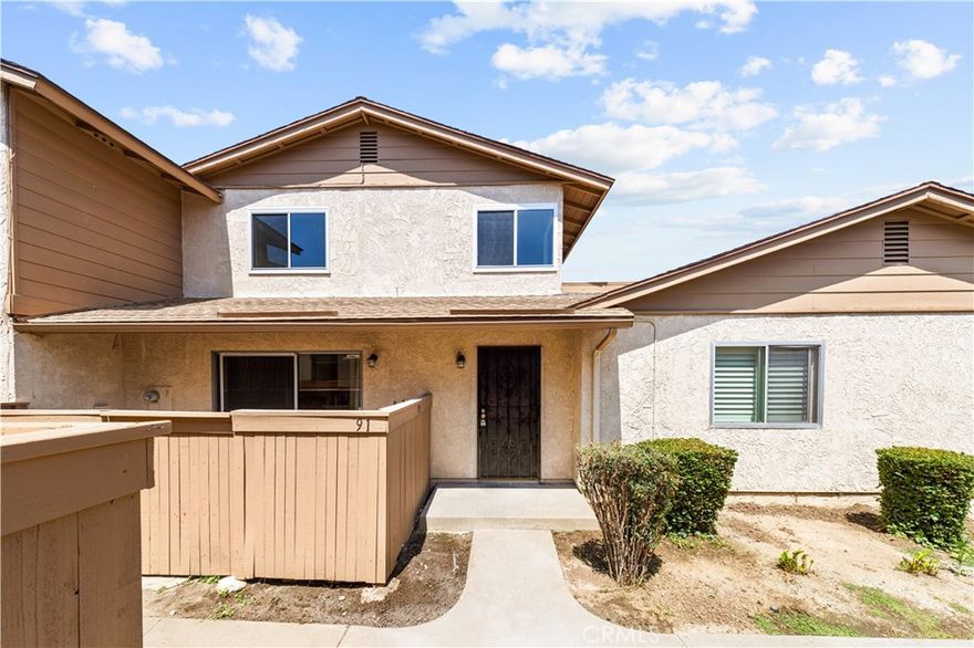 Great Location!!! Beautifully remodeled condo in move-in condition! This two-story home features 2 bedrooms and 1.5 bathrooms. Upstairs offers two spacious

bedrooms with brand-new aluminum windows and a full bathroom, while downstairs includes a half bath and a separate laundry room. The bright, open floor plan

includes upgraded flooring and freshly painted interiors. The spacious living room opens to the dining area with direct access to a relaxing private patio. The

kitchen is equipped with a new dishwasher and stove. Central A/C and heating ensure year-round comfort. Additional highlights include a one-car attached garage

with fresh paint and a new remote control, plus one assigned parking space (#91). Situated in a highly rated school district, this home is within walking distance to

Wilson High School (9/10), Cedarlane Middle School, and Wedgeworth Elementary (9/10). The HOA covers water, trash, exterior maintenance, and insurance, and

provides amenities such as a swimming pool, spa, and clubhouse. Conveniently located near 99 Ranch Market, 168 Market, restaurants, banks, parks, medical

centers, public transportation, and Puente Hills Mall, with easy access to the I-60 freeway. Don’t miss the opportunity to see this charming home!