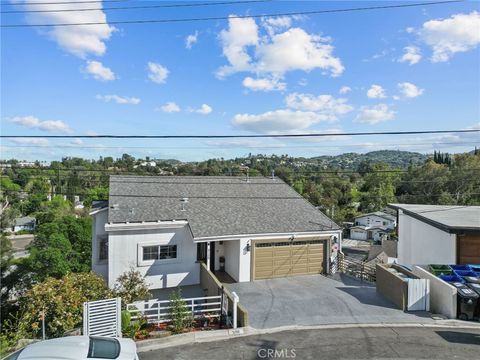 Photo of 5156 Campo Rd, Woodland Hills, CA 91364 (MLS # SR26071704)