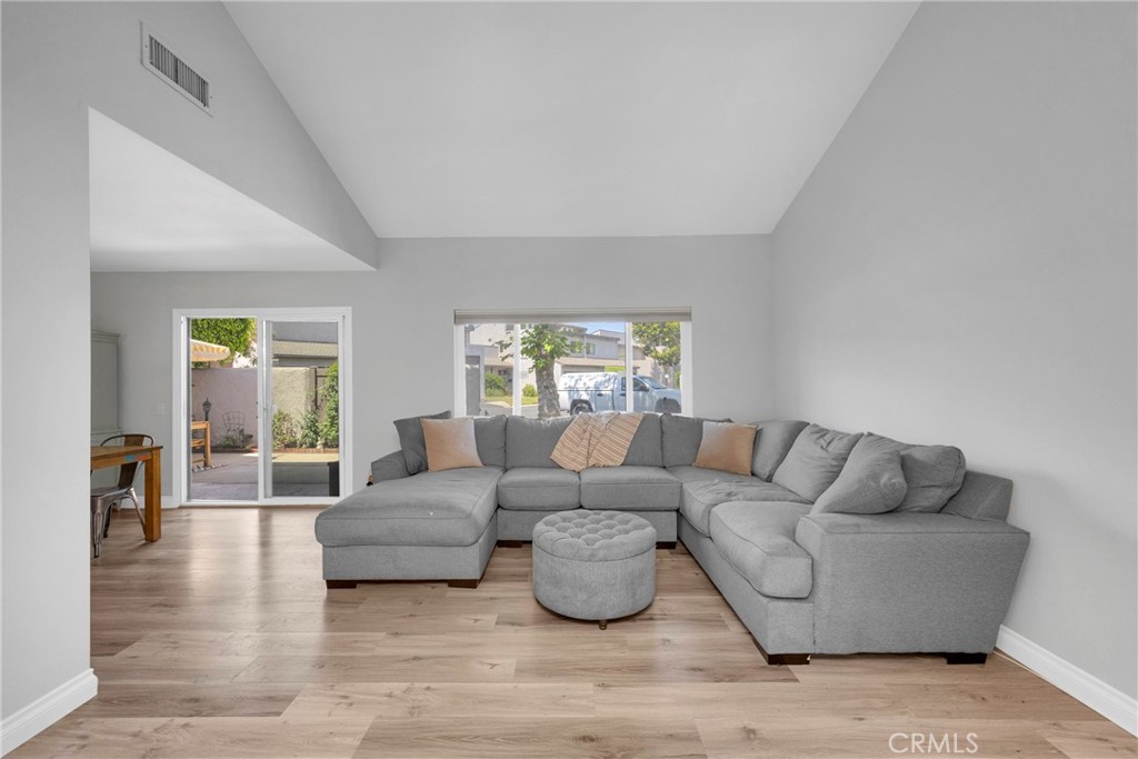 373 N Via Remo