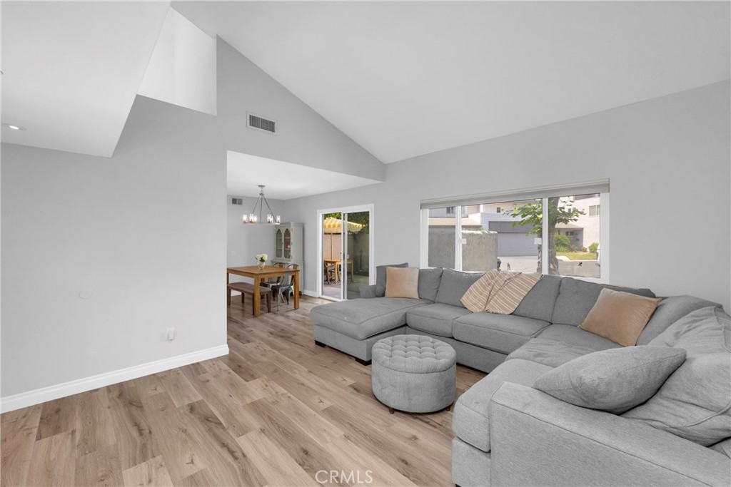 373 N Via Remo