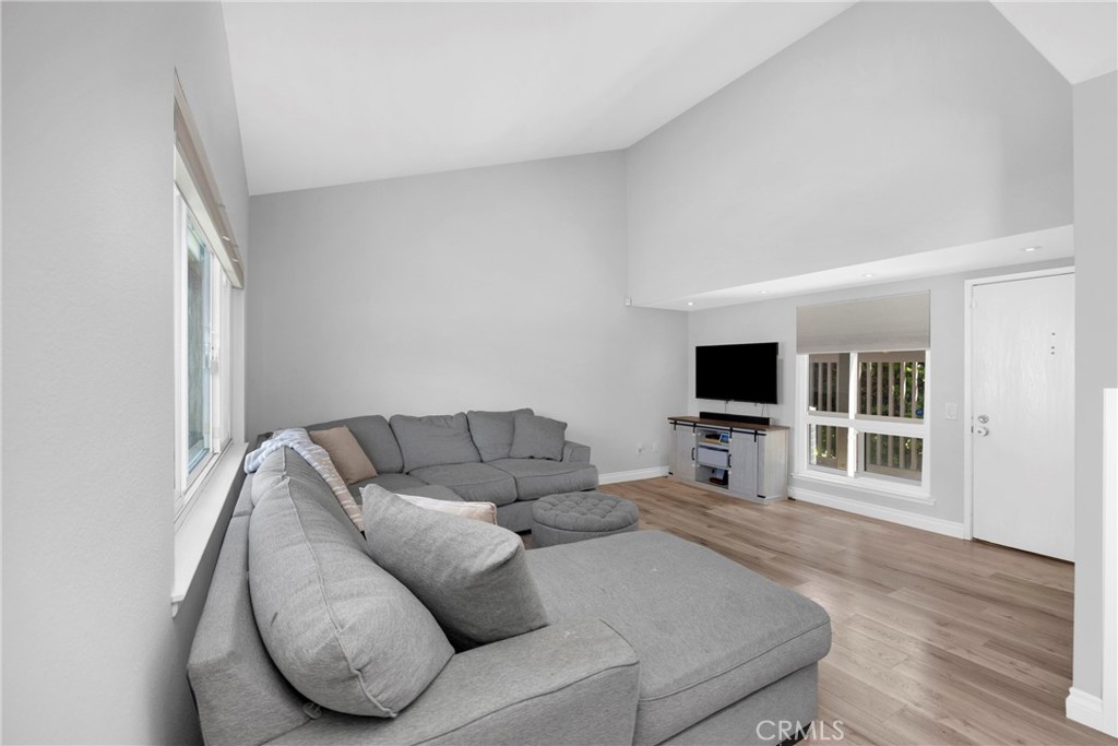 373 N Via Remo