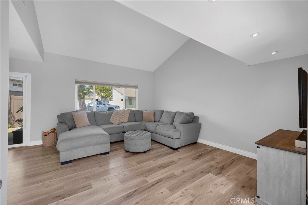 373 N Via Remo