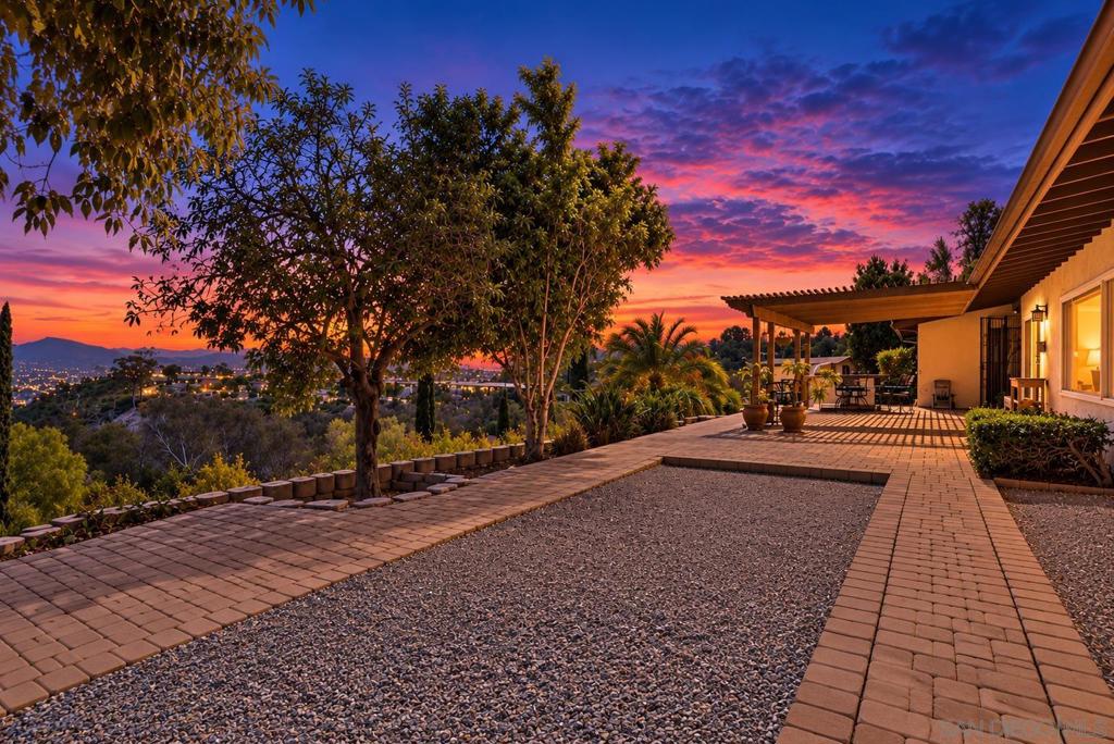 777 Hacienda Dr