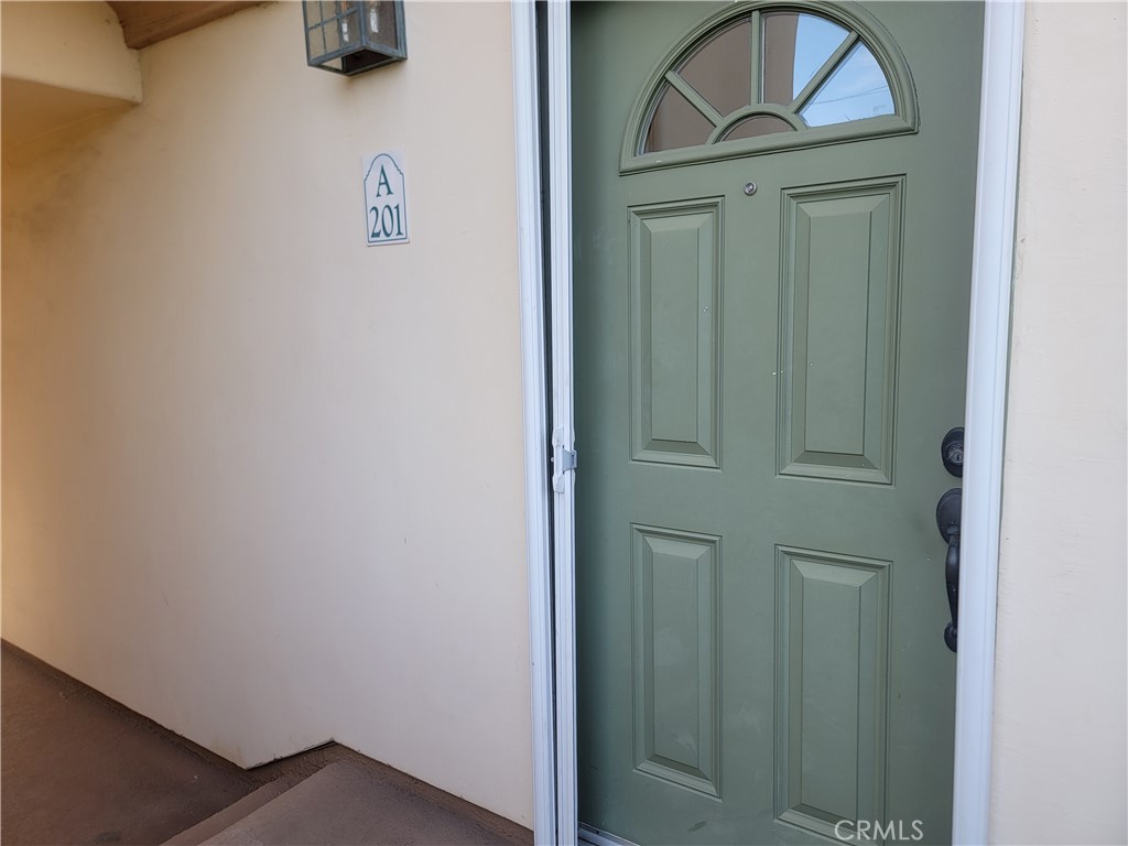 Beautiful Remodeled 3BR/2BA Condo in Pacific Terrace, Torrance! This third-floor condo offers approx. 1,500sq ft of modern living space. Upgrades include brand-new bathrooms and, sliding door. The kitchen, quartz countertops and stainless steel appliances. Bathrooms boast designer quartz counters, soft-close vanities, and mirrors. The open concept layout includes a spacious living room with a fireplace, a private patio perfect for outdoor entertaining, in-unit laundry, and two subterranean parking spaces with storage. Pacific Terrace is a gated community offering resort-style amenities—pool, spa, sauna, clubhouse, gym, and landscaped courtyards. HOA dues include basic cable, internet, insurance, and building maintenance. Located in the award-winning Torrance Unified School District and less than 1 mile to Redondo Beach and the pier—just a short walk or bike ride to the ocean! Close to shopping, dining, and freeway access. Move-in ready—an exceptional South Bay home near Redondo Beach!