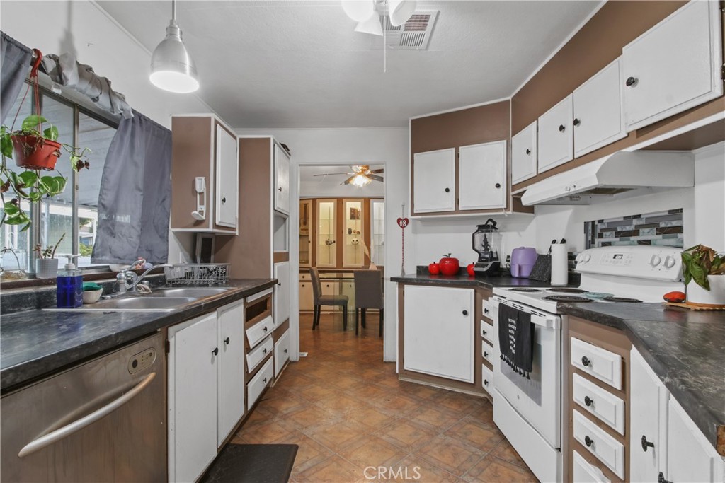 3595 Santa Fe Ave, #33