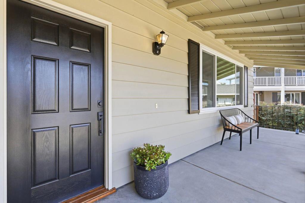 880 Lansdown Court