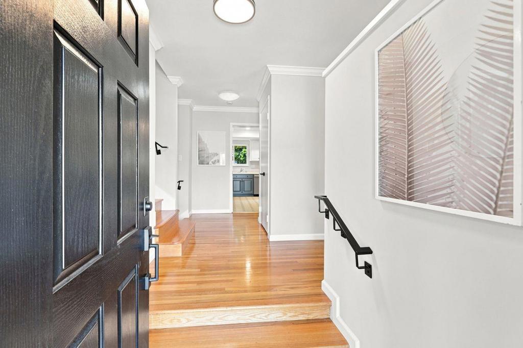 880 Lansdown Court