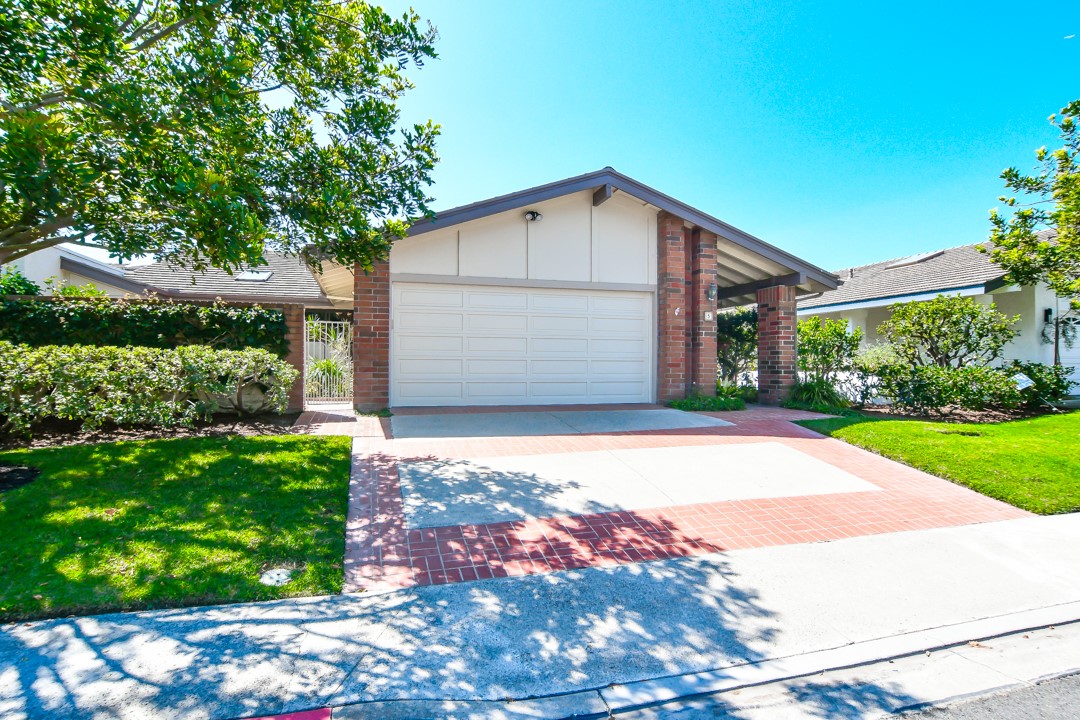 Opportunity awaits. JASMINE CREEK SINGLE LEVEL - GREAT LOCATION
Now available: A spacious two-bedroom, two-bath single-level home in Jasmine Creek, Corona del Mar. Enjoy over 1,900 square feet including a family room, formal dining area, custom kitchen with breakfast nook, and a living room with fireplace. The primary bedroom opens to a large private yard featuring a spa, custom fountains, and a cellar. The secondary bedroom has its own landscaped patio, and both patios offer great outdoor space.
This home needs TLC but is move-inable. Ideal for investors, entry level buyers or buyers who want to create their forever home.
The traditional floor plan offers timeless appeal in a secure resort gated community with greenbelts, pools, spas, tennis courts, clubhouse, and 24/7 staffed gate—all in Newport Beach. Jasmine Creek Single-Level Home