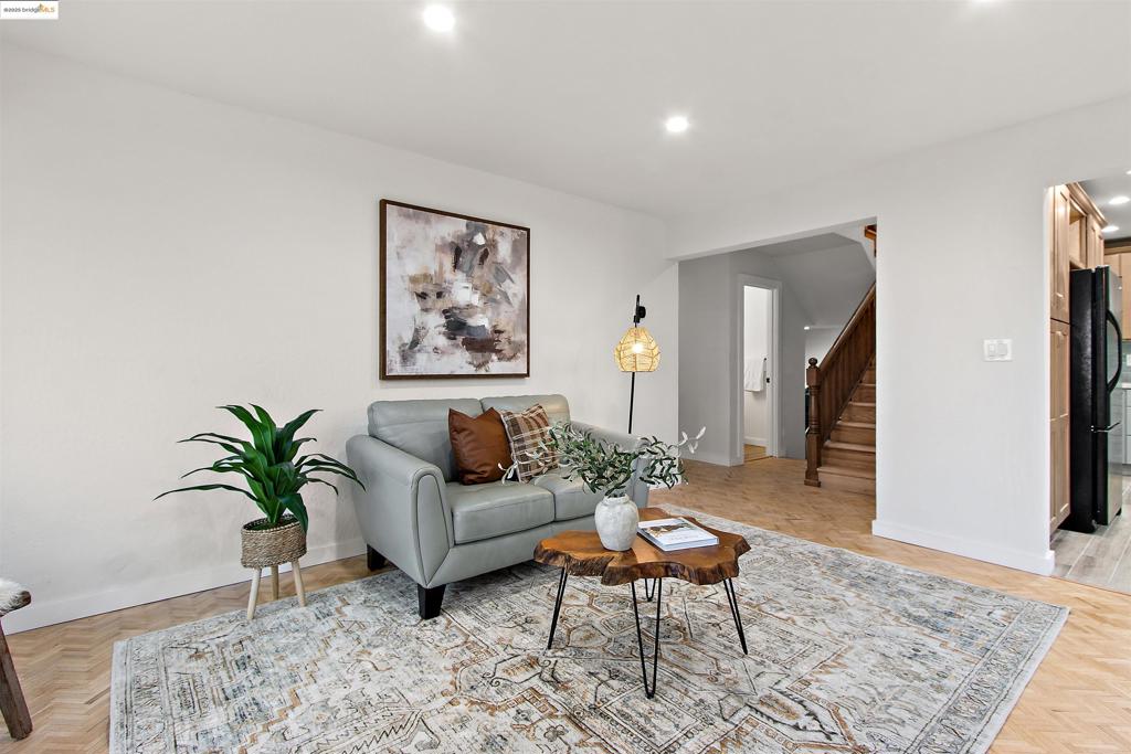 JOAQUIN MILLER - Residential