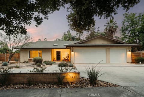 Photo of 1411 W Olive AVE, Redlands, CA 92373 (MLS # PW26096848)
