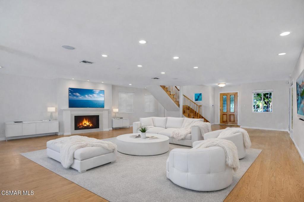 4539 Mammoth Ave Avenue