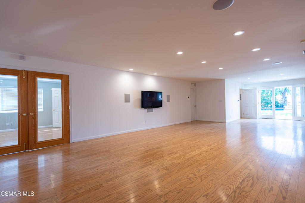 4539 Mammoth Ave Avenue