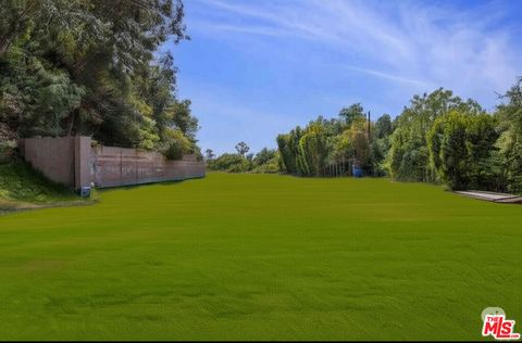 Photo of 9338 1/2 Hazen Drive, Beverly Hills, CA 90210 (MLS # 25529175)