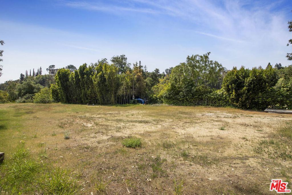9338 1/2 Hazen Drive