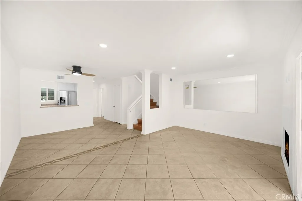 Orange, California 92869, United States, 2 Bedrooms Bedrooms, ,2 BathroomsBathrooms,Residential,Pending,196187