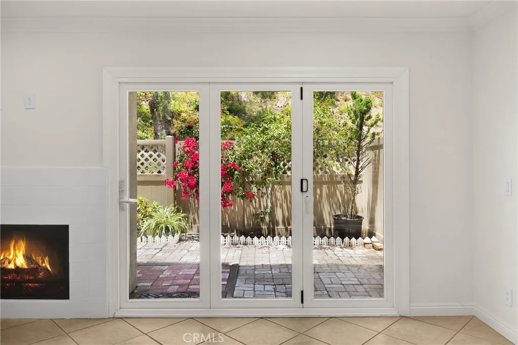 Orange, California 92869, United States, 2 Bedrooms Bedrooms, ,2 BathroomsBathrooms,Residential,Pending,196187