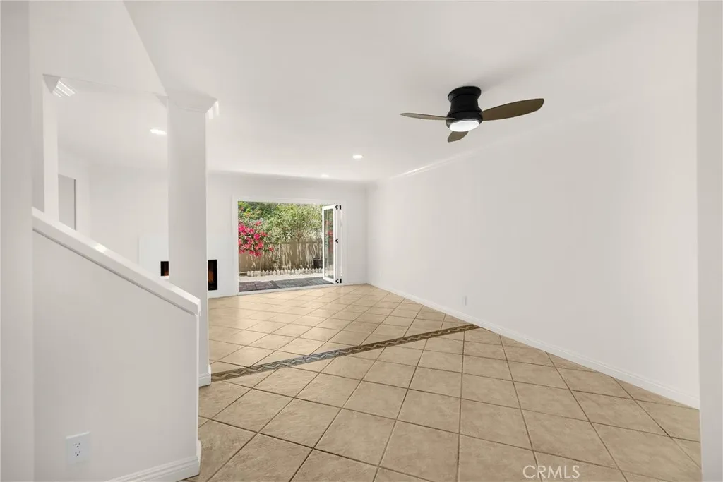 Orange, California 92869, United States, 2 Bedrooms Bedrooms, ,2 BathroomsBathrooms,Residential,Pending,196187