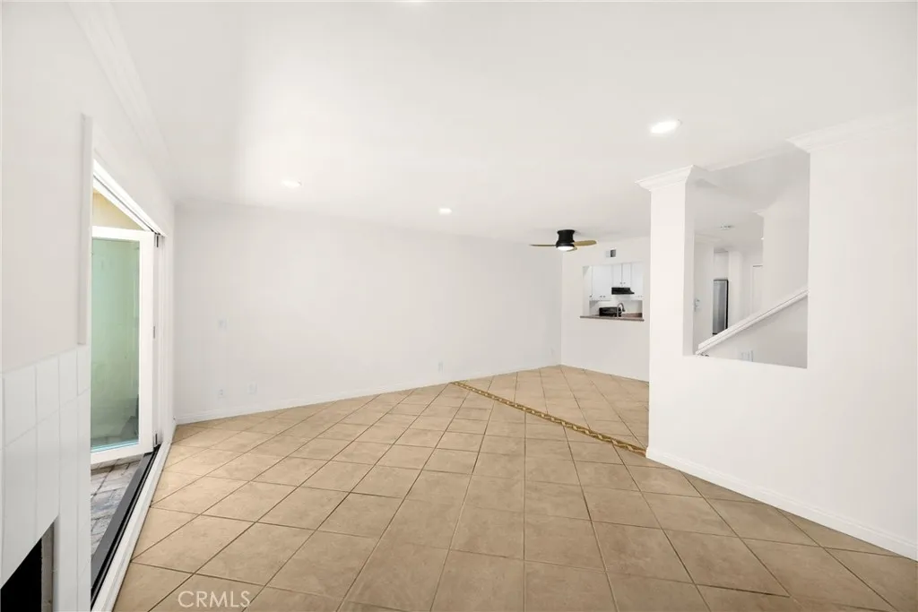 Orange, California 92869, United States, 2 Bedrooms Bedrooms, ,2 BathroomsBathrooms,Residential,Pending,196187