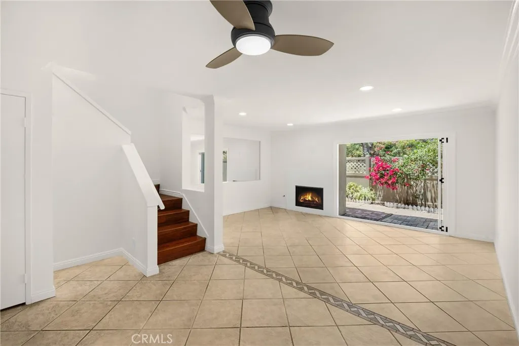 Orange, California 92869, United States, 2 Bedrooms Bedrooms, ,2 BathroomsBathrooms,Residential,Pending,196187