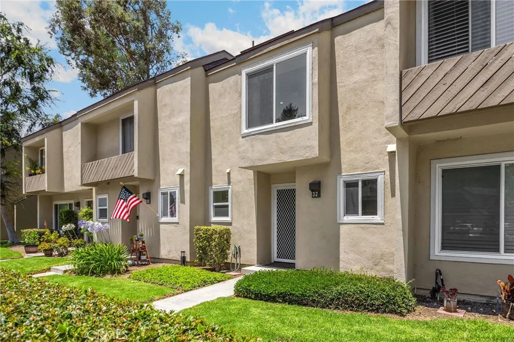 Orange, California 92869, United States, 2 Bedrooms Bedrooms, ,2 BathroomsBathrooms,Residential,Pending,196187