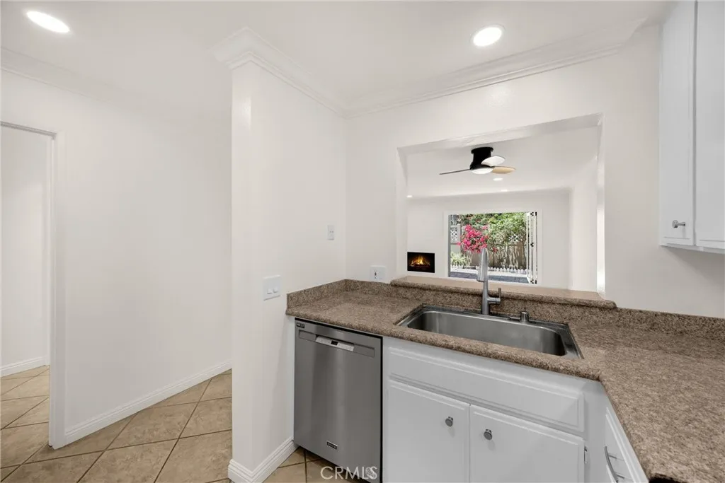 Orange, California 92869, United States, 2 Bedrooms Bedrooms, ,2 BathroomsBathrooms,Residential,Pending,196187