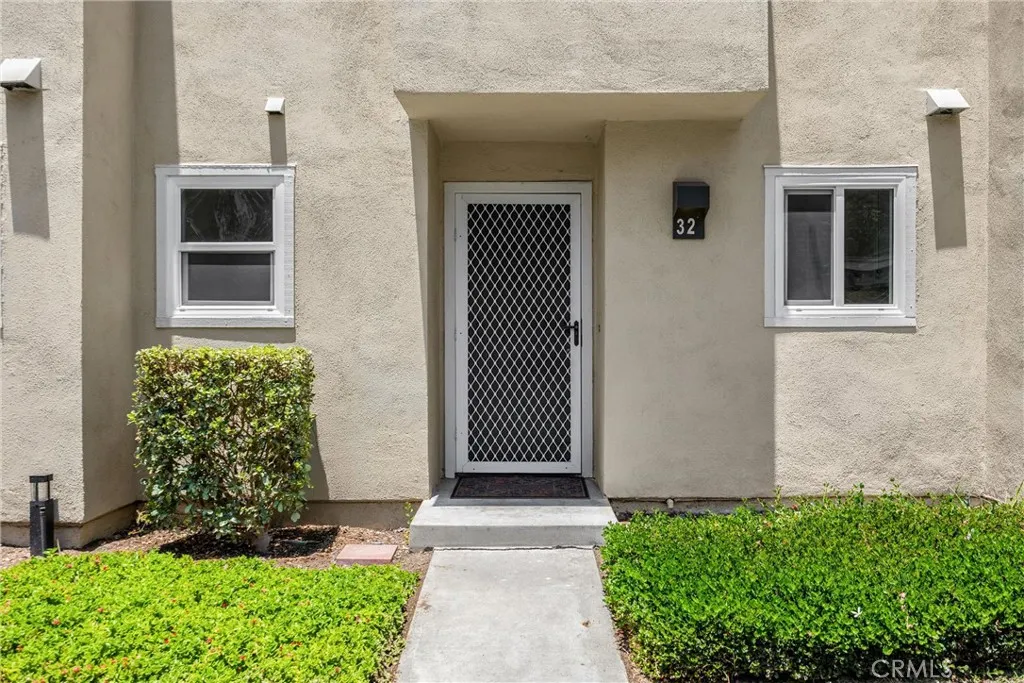 Orange, California 92869, United States, 2 Bedrooms Bedrooms, ,2 BathroomsBathrooms,Residential,Pending,196187