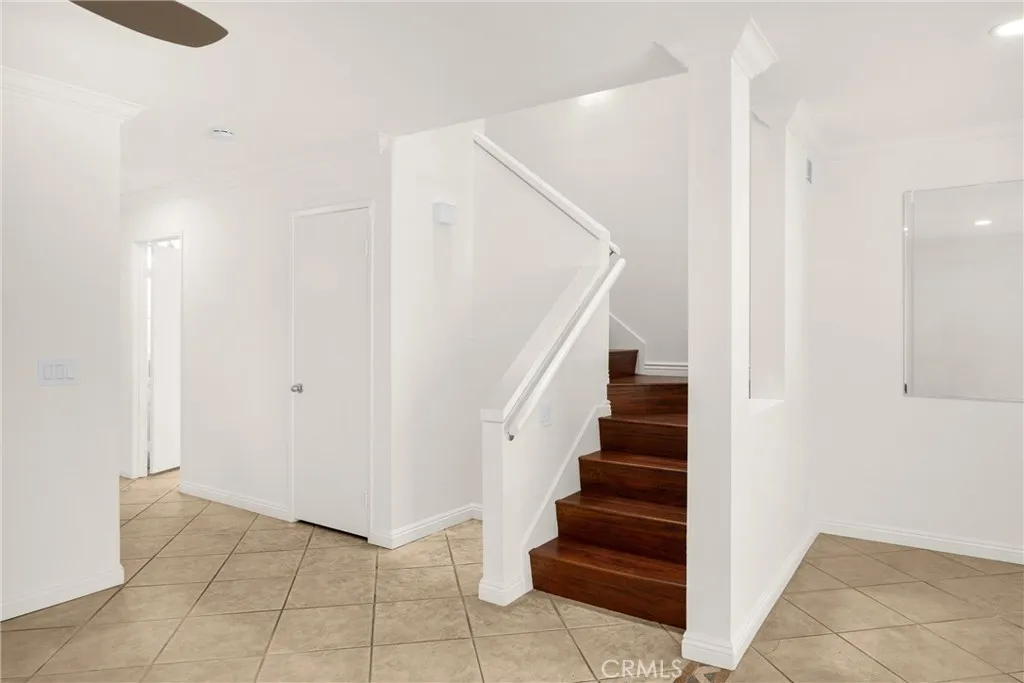 Orange, California 92869, United States, 2 Bedrooms Bedrooms, ,2 BathroomsBathrooms,Residential,Pending,196187