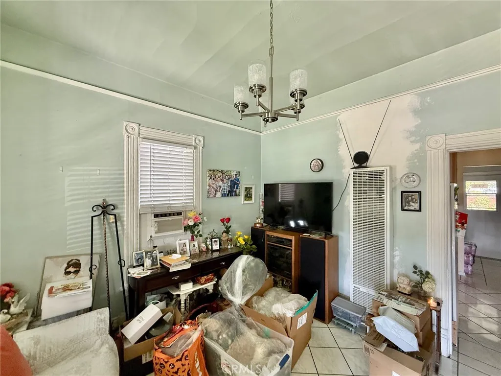 Pomona, California 91768, United States, 2 Bedrooms Bedrooms, ,1 BathroomBathrooms,Residential,Active,235812