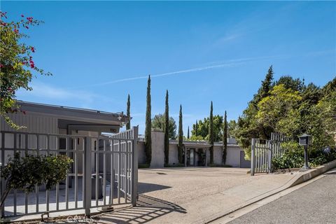Photo of 1110 Bel Air Place, Los Angeles, CA 90077 (MLS # SR26084139)