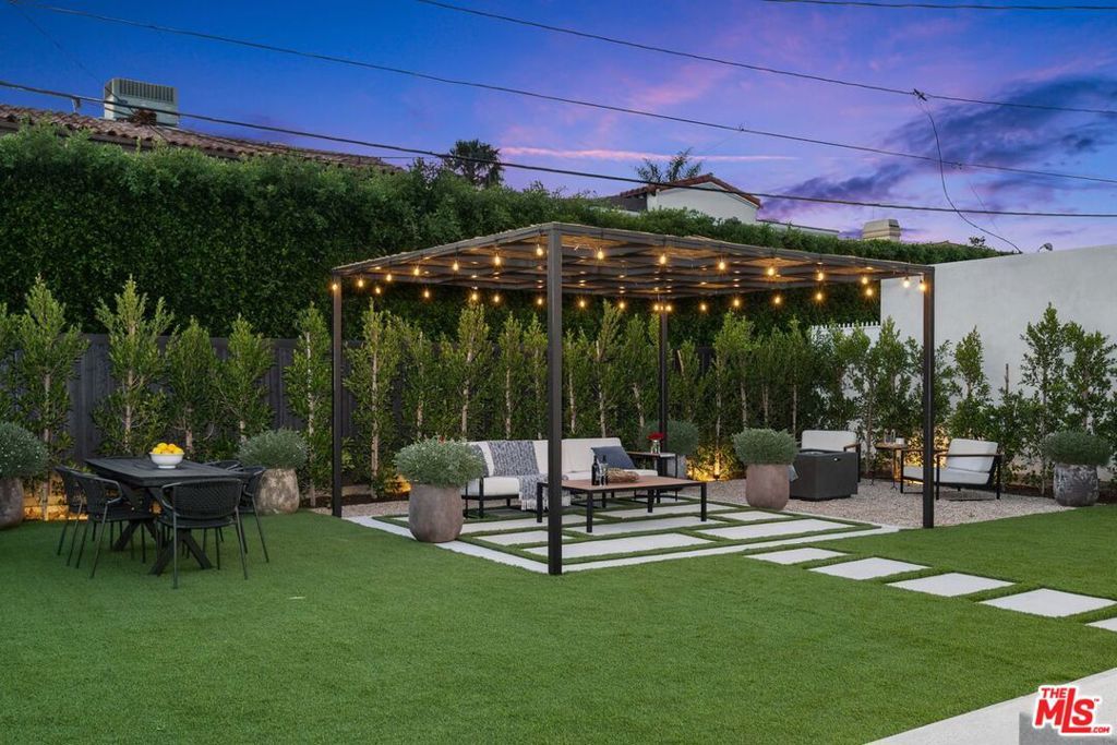 Photo of 341 S Roxbury Drive, Beverly Hills, CA 90212 (MLS # 26656441)