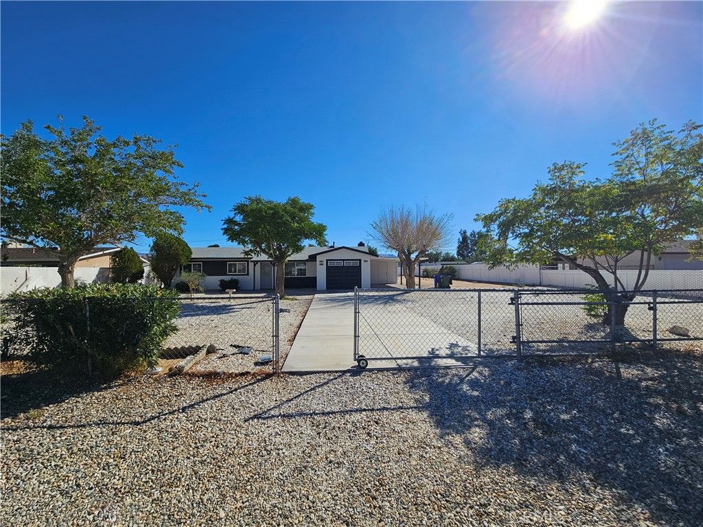 Photo of 22725 Anoka Rd, Apple Valley, CA 92308 (MLS # IV25242539)