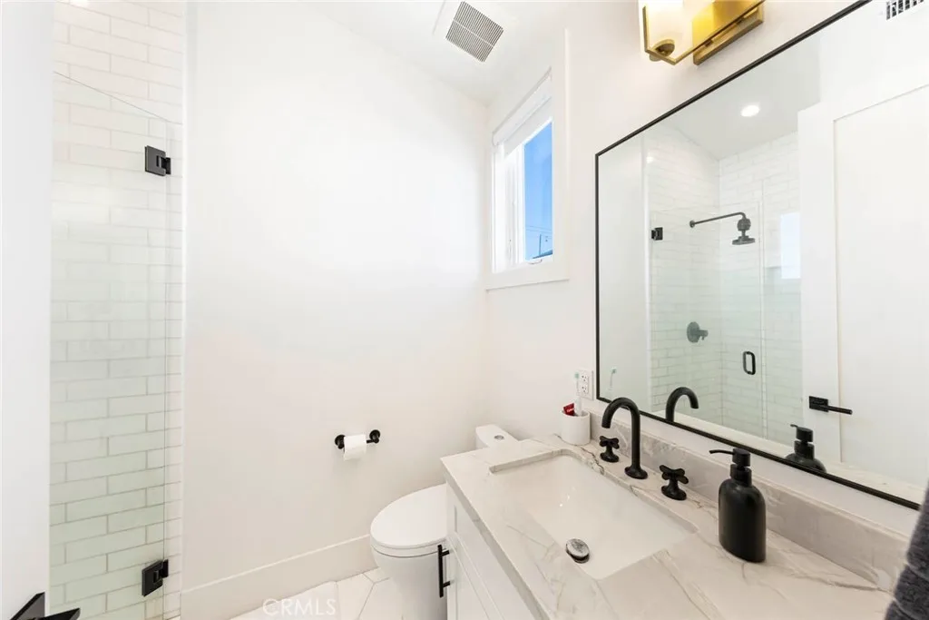 Corona Del Mar, California 92625, United States, 2 Bedrooms Bedrooms, ,3 BathroomsBathrooms,Residential,Active,209835