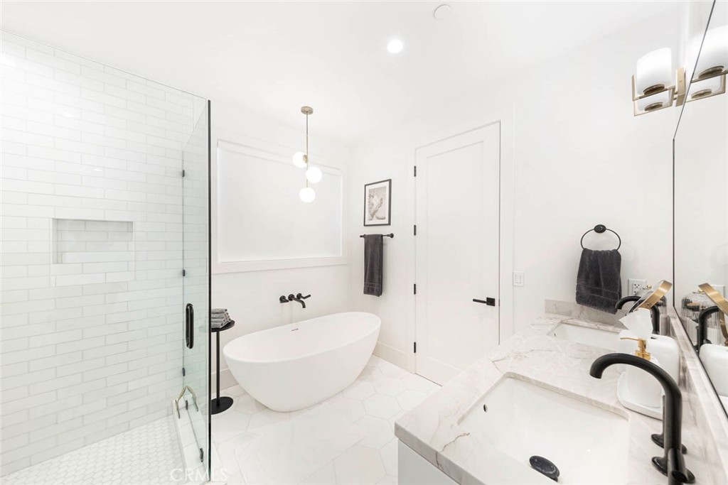 Corona del Mar North of PCH (CNHW) - Residential Lease