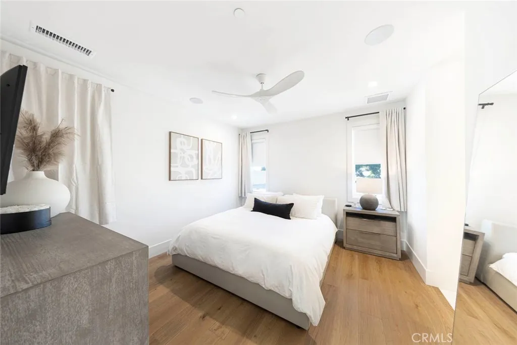 Corona Del Mar, California 92625, United States, 2 Bedrooms Bedrooms, ,3 BathroomsBathrooms,Residential,Active,209835