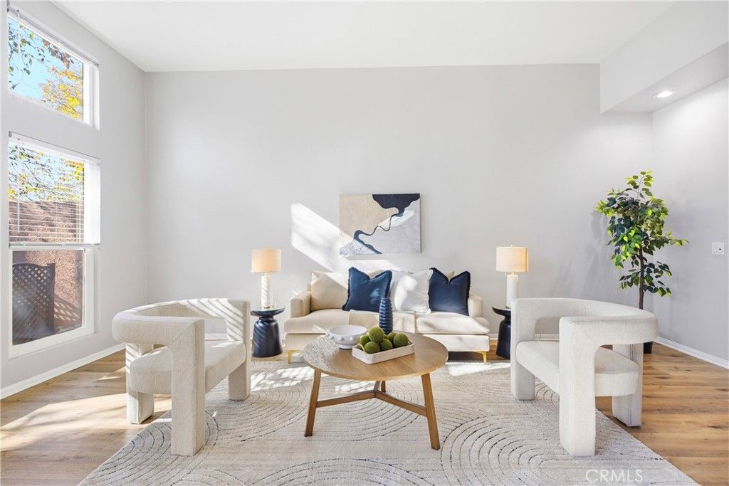 Photo of 261 N Skyline Dr, Thousand Oaks, CA 91362 (MLS # SR26008867)